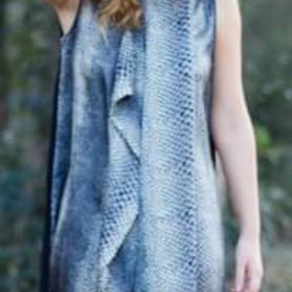 Tunic - Picture 3 of 4